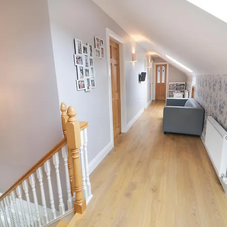 House On Ring Hill * Ballyhoorisky